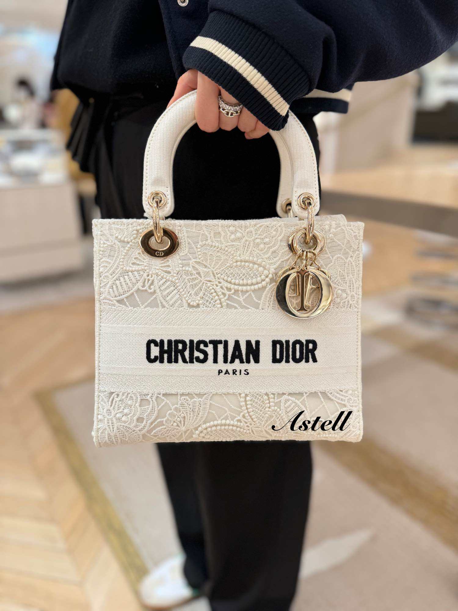 [PRE-ORDER] DIOR MEDIUM LADY D-LITE BAG BUTTERFLY MACRAME EMBROIDERY WHITE